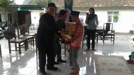 SANTUNAN GAKIN LANSIA OLEH UPK KECAMATAN PLERET