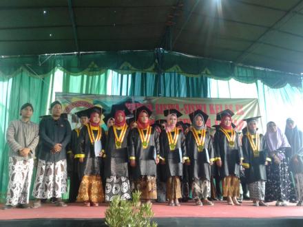 Wisuda Purna Siswa MTs AL MAHALLI Brajan