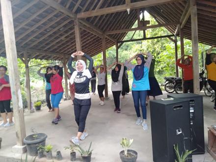 Senam Bersama Bina Keluarga Remaja Tunas Karya Jejeran II