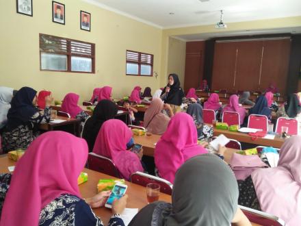 Sosialisasi Sadari pada Pertemuan PKK Desa Wonokromo