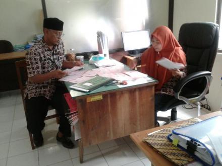 CARIK DESA WONOKROMO DAMPINGI PEKERJAAN STAF