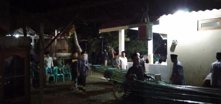 Solidaritas Pemuda-Pemudi Terhadap Warga Yang Sedang Tertimpa Musibah