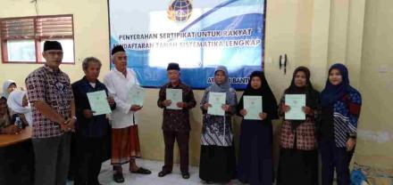 PEMBAGIAN SERTIFIKAT TANAH PROGRAM PENDAFTARAN TANAH SISTEMATIS LENGKAP (PTSL) DUSUN WONOKROMO II