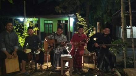 NGAJI MIGUNANI DIHIBUR PENAMPILAN BUNGKUSTIK