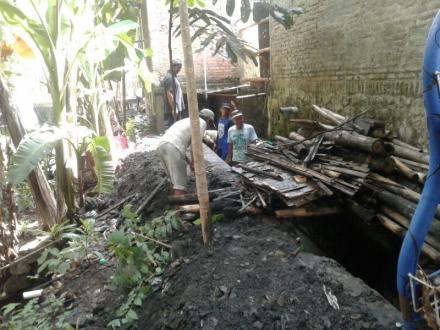 ANGKAT WALET JARINGAN IRIGASI PRIMER BENSUNG DOKARAN