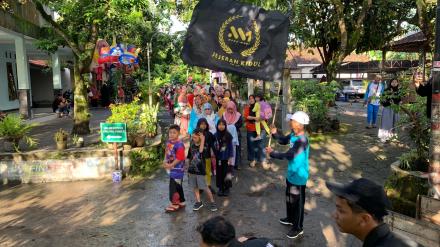 Jalan Sehat Guyub Rukun Warga 'AAM Jejeran II Sambut Tahun 2023