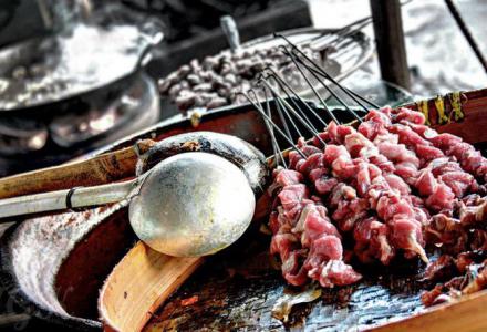 SATE KLATHAK PANGANAN KHAS DESA WONOKROMO 
